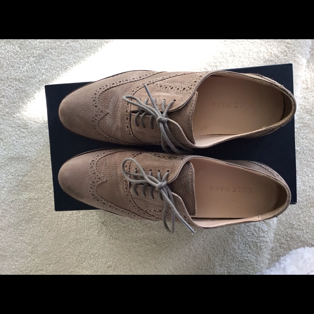 Cole Haan Alisa Oxford ll  size 8. Comes with new orange laces. Make an Offer!